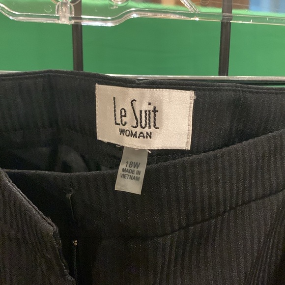 Le suit, dress pants straight leg, subtle pinstripe, 18 W - Picture 2 of 3
